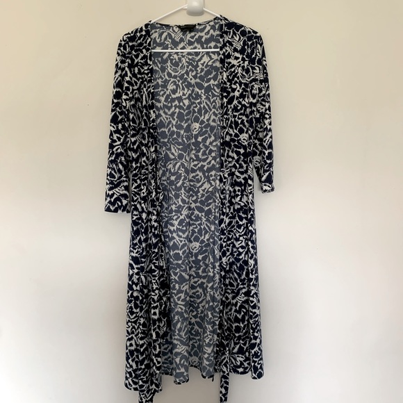 BCBGMaxAzria Dresses & Skirts - BCBGMaxAzria white & navy wrap dress size M